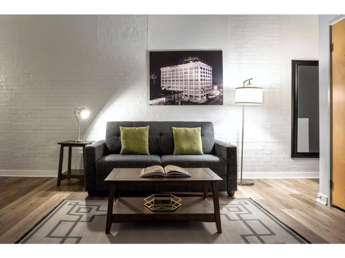 Bold 2Br 2Ba In The Block Apartment By Cozysuites! อินเดียนาโพลิส ภายนอก รูปภาพ