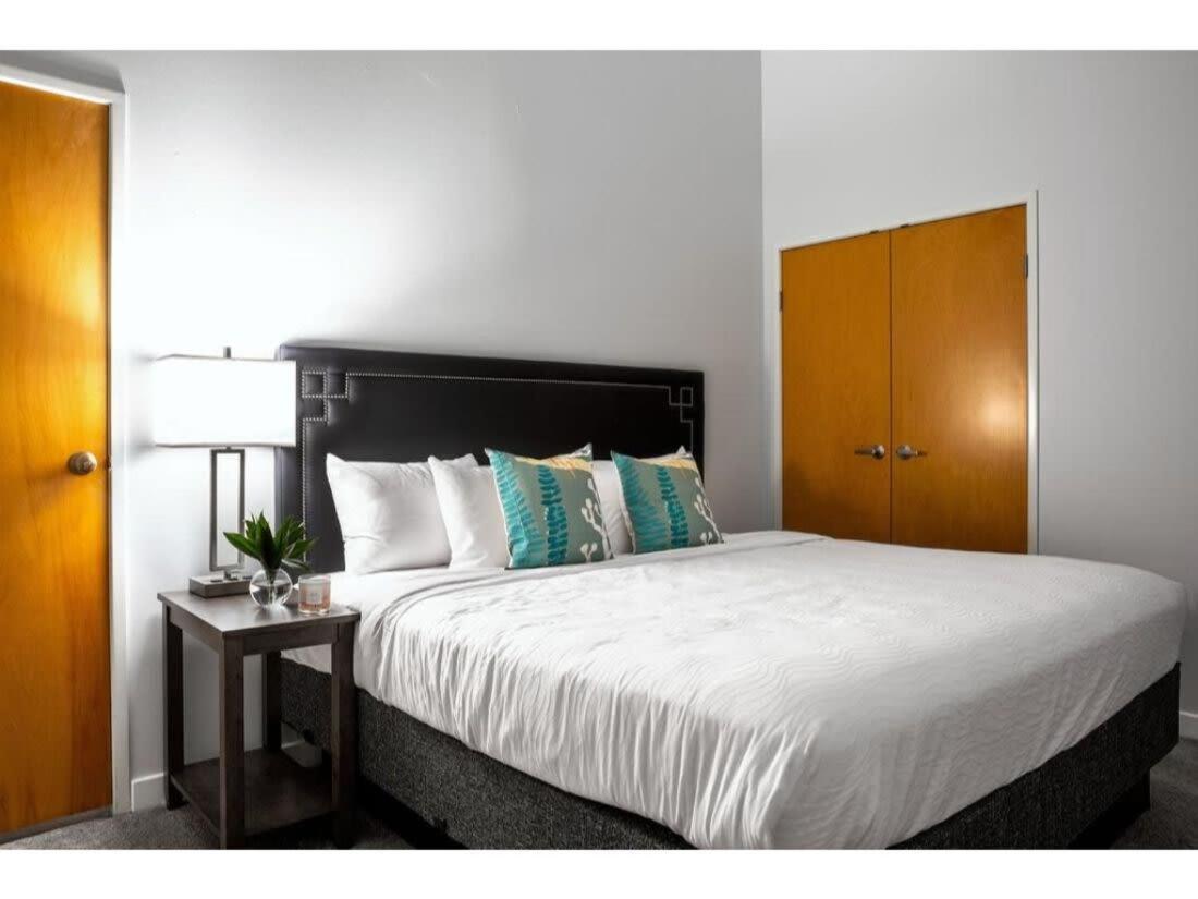 Bold 2Br 2Ba In The Block Apartment By Cozysuites! อินเดียนาโพลิส ภายนอก รูปภาพ